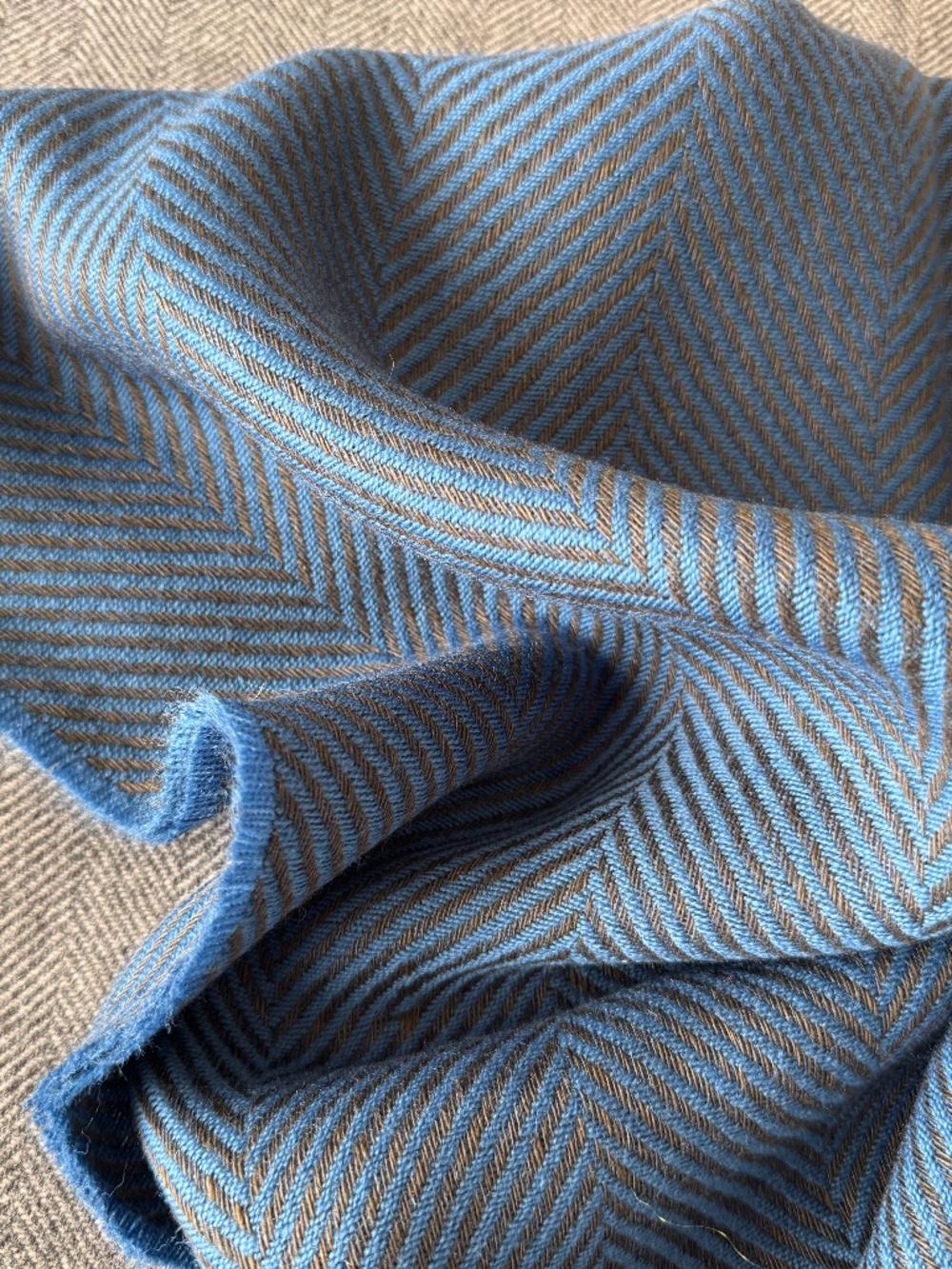 NWT, THE ISLE MILL OF SCOTLAND, LAMBSWOOL HERRINGBONE THROW IN ROYAL